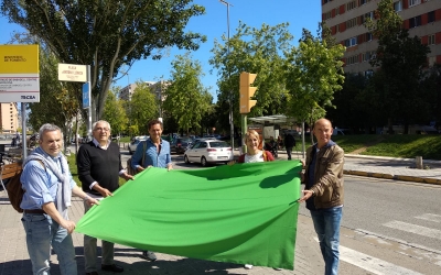 Lourdes Ciuró i part del seu equip defensen una Gran Via verda | Helena Molist